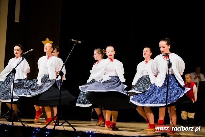 Zdjęcie w galerii na portalu naszraciborz.pl: Świąteczny koncert charytatywny Źródła w Raciborskim Centrum Kultury wiadomości z regionu