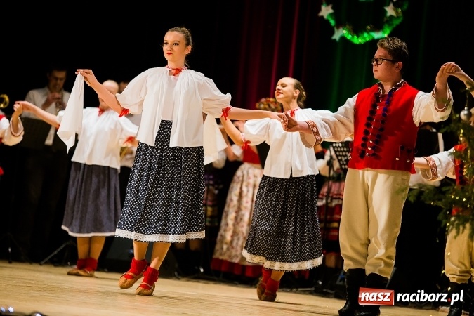 Zdjęcie w galerii na portalu naszraciborz.pl: Świąteczny koncert charytatywny Źródła w Raciborskim Centrum Kultury wiadomości z regionu