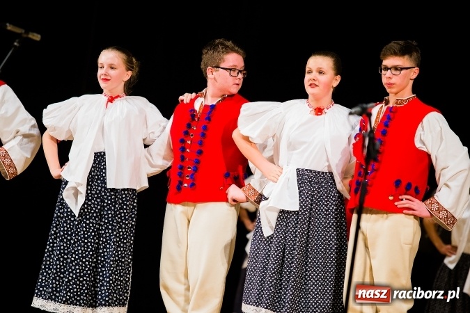 Zdjęcie w galerii na portalu naszraciborz.pl: Świąteczny koncert charytatywny Źródła w Raciborskim Centrum Kultury wiadomości z regionu