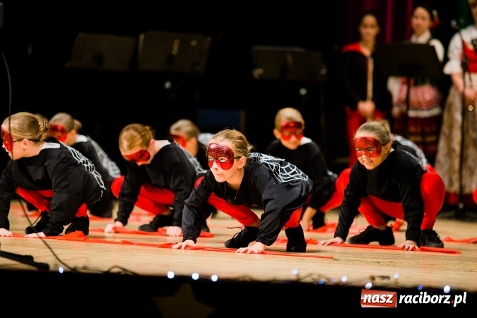 Zdjęcie w galerii na portalu naszraciborz.pl: Świąteczny koncert charytatywny Źródła w Raciborskim Centrum Kultury wiadomości z regionu