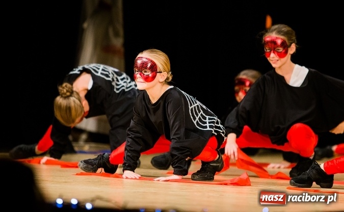 Zdjęcie w galerii na portalu naszraciborz.pl: Świąteczny koncert charytatywny Źródła w Raciborskim Centrum Kultury wiadomości z regionu