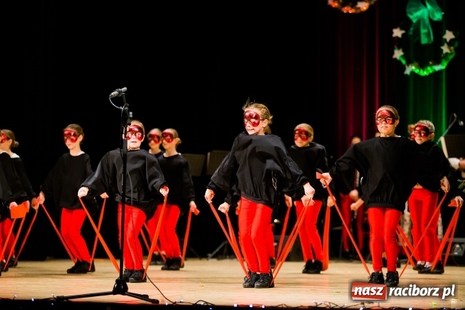 Zdjęcie w galerii na portalu naszraciborz.pl: Świąteczny koncert charytatywny Źródła w Raciborskim Centrum Kultury wiadomości z regionu