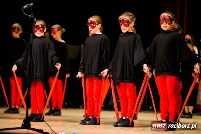 Zdjęcie w galerii na portalu naszraciborz.pl: Świąteczny koncert charytatywny Źródła w Raciborskim Centrum Kultury wiadomości z regionu