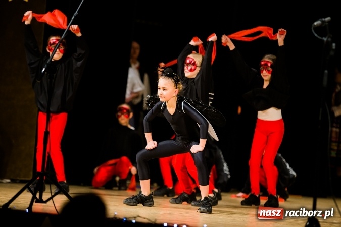 Zdjęcie w galerii na portalu naszraciborz.pl: Świąteczny koncert charytatywny Źródła w Raciborskim Centrum Kultury wiadomości z regionu