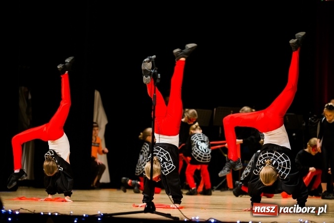 Zdjęcie w galerii na portalu naszraciborz.pl: Świąteczny koncert charytatywny Źródła w Raciborskim Centrum Kultury wiadomości z regionu