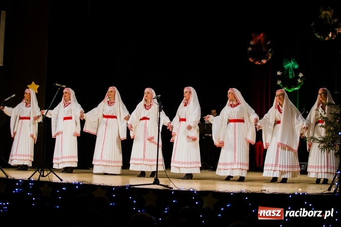 Zdjęcie w galerii na portalu naszraciborz.pl: Świąteczny koncert charytatywny Źródła w Raciborskim Centrum Kultury wiadomości z regionu