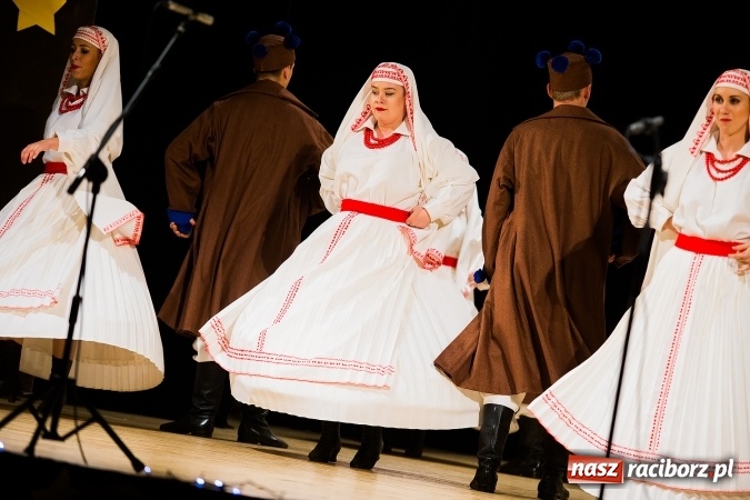 Zdjęcie w galerii na portalu naszraciborz.pl: Świąteczny koncert charytatywny Źródła w Raciborskim Centrum Kultury wiadomości z regionu