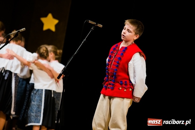 Zdjęcie w galerii na portalu naszraciborz.pl: Świąteczny koncert charytatywny Źródła w Raciborskim Centrum Kultury wiadomości z regionu