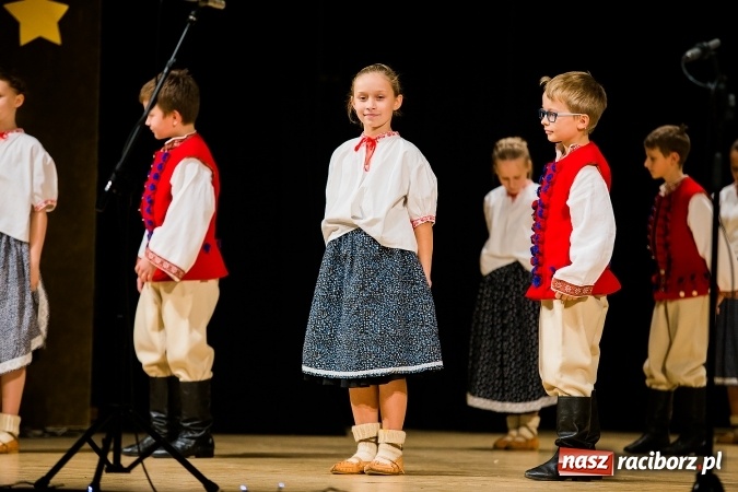 Zdjęcie w galerii na portalu naszraciborz.pl: Świąteczny koncert charytatywny Źródła w Raciborskim Centrum Kultury wiadomości z regionu