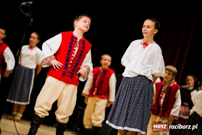 Zdjęcie w galerii na portalu naszraciborz.pl: Świąteczny koncert charytatywny Źródła w Raciborskim Centrum Kultury wiadomości z regionu