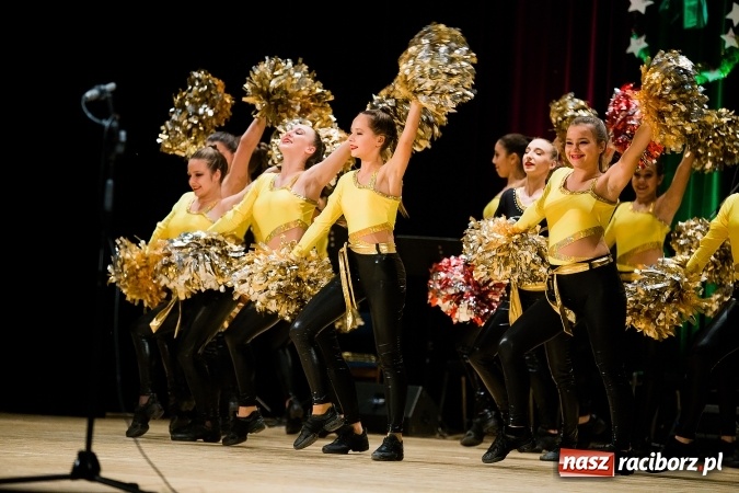 Zdjęcie w galerii na portalu naszraciborz.pl: Świąteczny koncert charytatywny Źródła w Raciborskim Centrum Kultury wiadomości z regionu