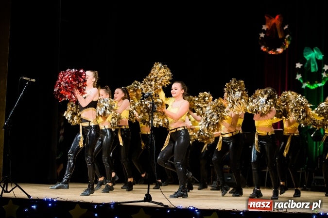 Zdjęcie w galerii na portalu naszraciborz.pl: Świąteczny koncert charytatywny Źródła w Raciborskim Centrum Kultury wiadomości z regionu