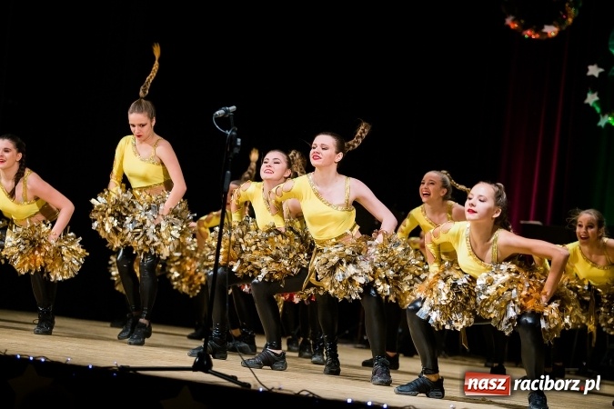 Zdjęcie w galerii na portalu naszraciborz.pl: Świąteczny koncert charytatywny Źródła w Raciborskim Centrum Kultury wiadomości z regionu