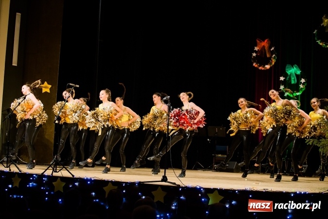 Zdjęcie w galerii na portalu naszraciborz.pl: Świąteczny koncert charytatywny Źródła w Raciborskim Centrum Kultury wiadomości z regionu