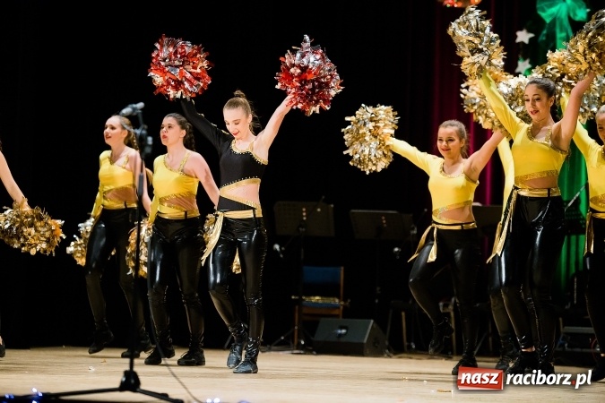 Zdjęcie w galerii na portalu naszraciborz.pl: Świąteczny koncert charytatywny Źródła w Raciborskim Centrum Kultury wiadomości z regionu