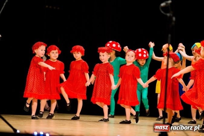 Zdjęcie w galerii na portalu naszraciborz.pl: Świąteczny koncert charytatywny Źródła w Raciborskim Centrum Kultury wiadomości z regionu