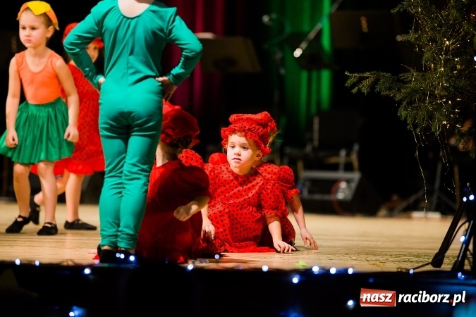 Zdjęcie w galerii na portalu naszraciborz.pl: Świąteczny koncert charytatywny Źródła w Raciborskim Centrum Kultury wiadomości z regionu