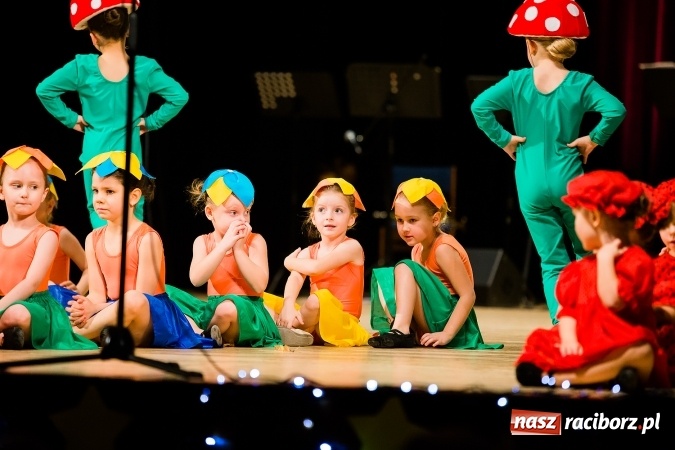 Zdjęcie w galerii na portalu naszraciborz.pl: Świąteczny koncert charytatywny Źródła w Raciborskim Centrum Kultury wiadomości z regionu