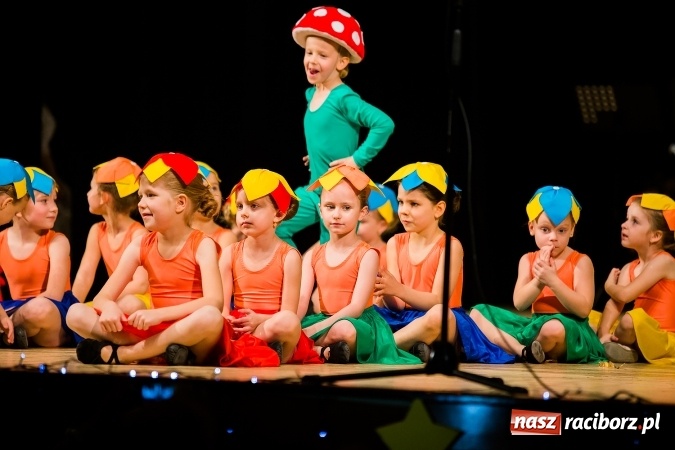 Zdjęcie w galerii na portalu naszraciborz.pl: Świąteczny koncert charytatywny Źródła w Raciborskim Centrum Kultury wiadomości z regionu