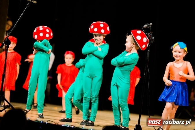 Zdjęcie w galerii na portalu naszraciborz.pl: Świąteczny koncert charytatywny Źródła w Raciborskim Centrum Kultury wiadomości z regionu