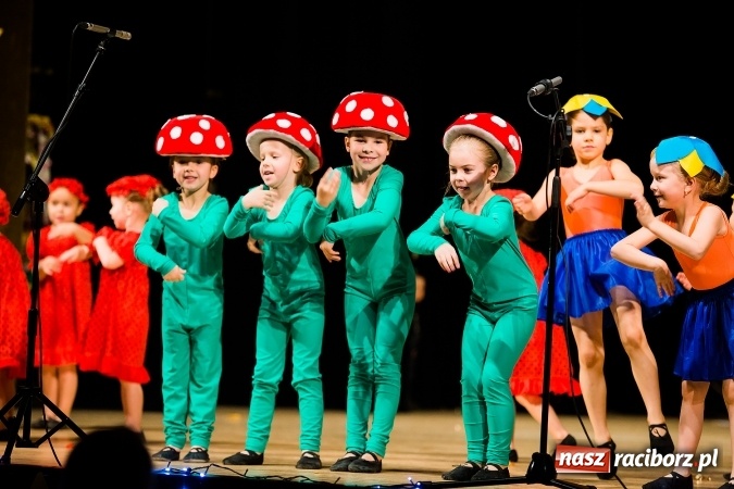 Zdjęcie w galerii na portalu naszraciborz.pl: Świąteczny koncert charytatywny Źródła w Raciborskim Centrum Kultury wiadomości z regionu