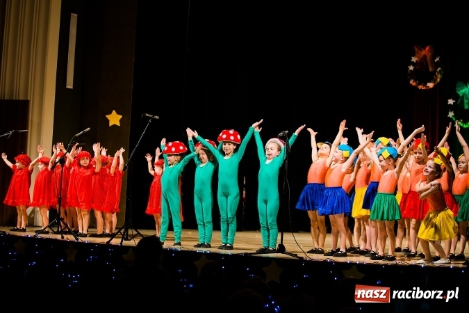 Zdjęcie w galerii na portalu naszraciborz.pl: Świąteczny koncert charytatywny Źródła w Raciborskim Centrum Kultury wiadomości z regionu