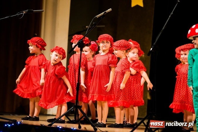 Zdjęcie w galerii na portalu naszraciborz.pl: Świąteczny koncert charytatywny Źródła w Raciborskim Centrum Kultury wiadomości z regionu