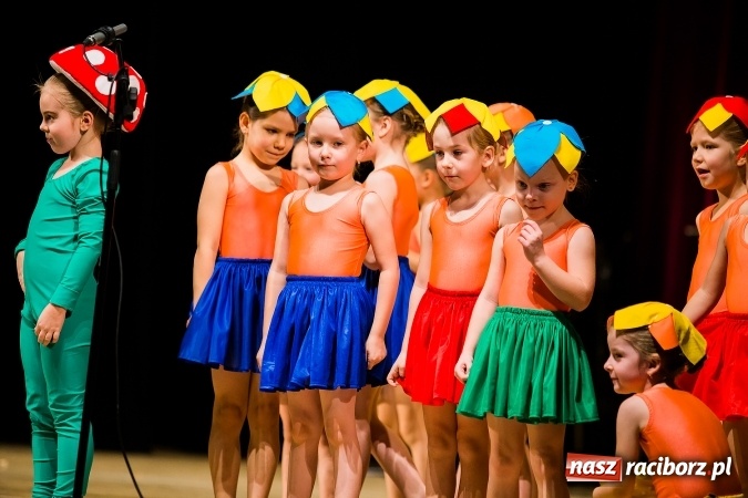 Zdjęcie w galerii na portalu naszraciborz.pl: Świąteczny koncert charytatywny Źródła w Raciborskim Centrum Kultury wiadomości z regionu