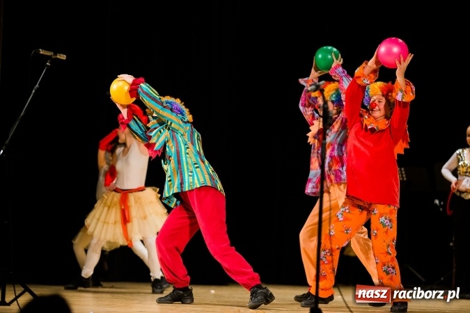 Zdjęcie w galerii na portalu naszraciborz.pl: Świąteczny koncert charytatywny Źródła w Raciborskim Centrum Kultury wiadomości z regionu