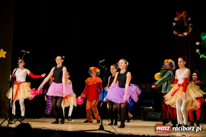 Zdjęcie w galerii na portalu naszraciborz.pl: Świąteczny koncert charytatywny Źródła w Raciborskim Centrum Kultury wiadomości z regionu