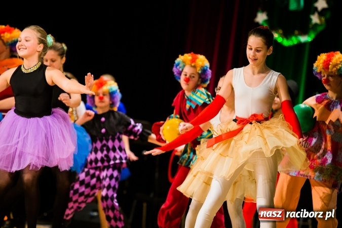 Zdjęcie w galerii na portalu naszraciborz.pl: Świąteczny koncert charytatywny Źródła w Raciborskim Centrum Kultury wiadomości z regionu