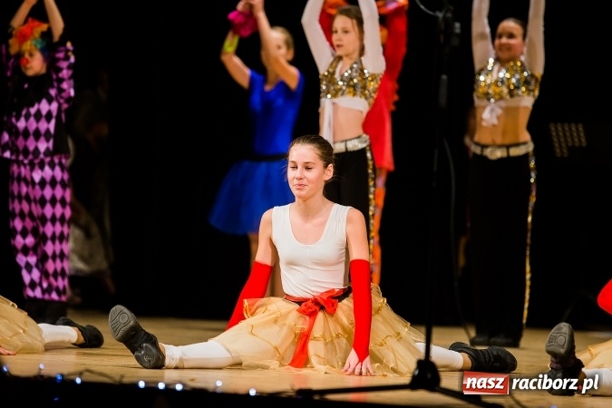 Zdjęcie w galerii na portalu naszraciborz.pl: Świąteczny koncert charytatywny Źródła w Raciborskim Centrum Kultury wiadomości z regionu