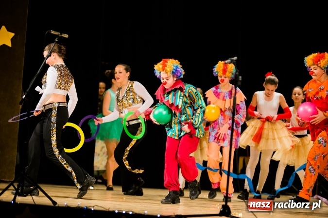 Zdjęcie w galerii na portalu naszraciborz.pl: Świąteczny koncert charytatywny Źródła w Raciborskim Centrum Kultury wiadomości z regionu