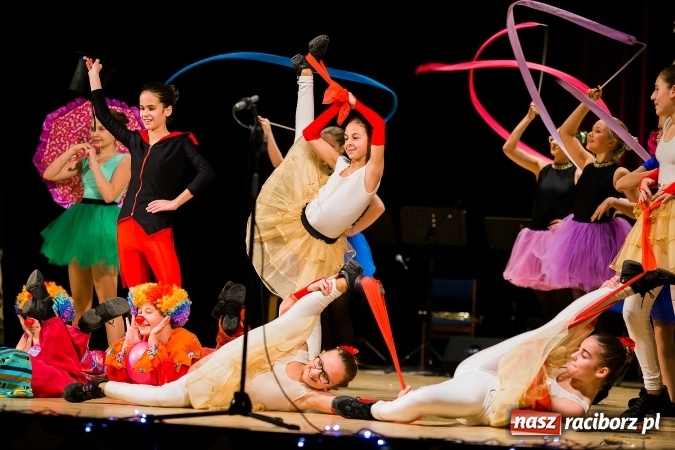 Zdjęcie w galerii na portalu naszraciborz.pl: Świąteczny koncert charytatywny Źródła w Raciborskim Centrum Kultury wiadomości z regionu