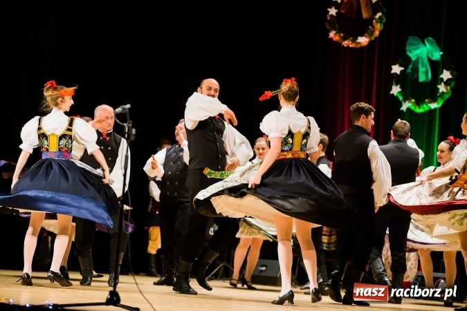 Zdjęcie w galerii na portalu naszraciborz.pl: Świąteczny koncert charytatywny Źródła w Raciborskim Centrum Kultury wiadomości z regionu