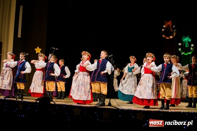 Zdjęcie w galerii na portalu naszraciborz.pl: Świąteczny koncert charytatywny Źródła w Raciborskim Centrum Kultury wiadomości z regionu
