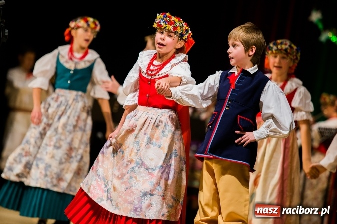 Zdjęcie w galerii na portalu naszraciborz.pl: Świąteczny koncert charytatywny Źródła w Raciborskim Centrum Kultury wiadomości z regionu