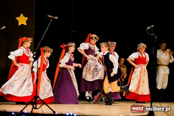 Zdjęcie w galerii na portalu naszraciborz.pl: Świąteczny koncert charytatywny Źródła w Raciborskim Centrum Kultury wiadomości z regionu