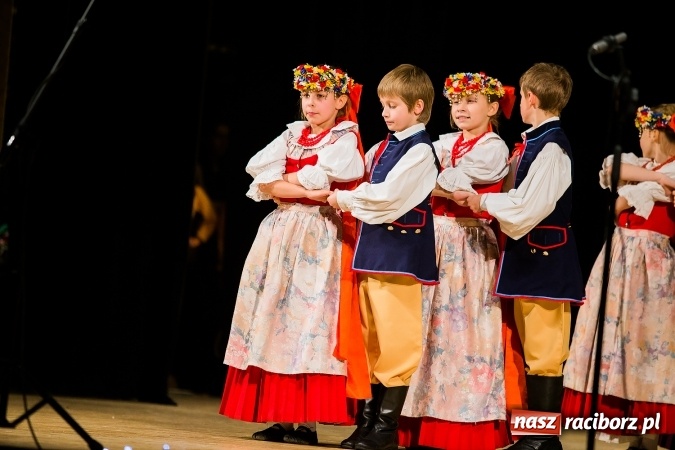 Zdjęcie w galerii na portalu naszraciborz.pl: Świąteczny koncert charytatywny Źródła w Raciborskim Centrum Kultury wiadomości z regionu