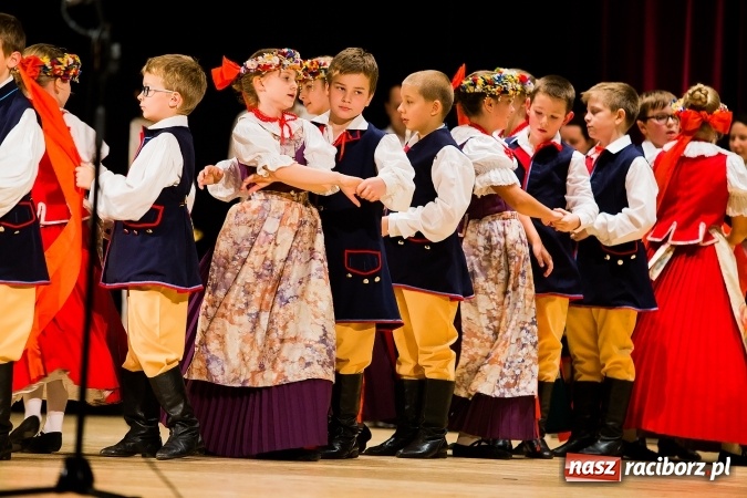 Zdjęcie w galerii na portalu naszraciborz.pl: Świąteczny koncert charytatywny Źródła w Raciborskim Centrum Kultury wiadomości z regionu