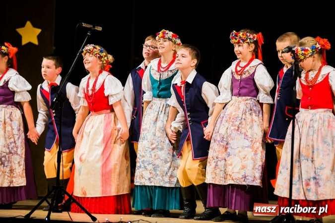 Zdjęcie w galerii na portalu naszraciborz.pl: Świąteczny koncert charytatywny Źródła w Raciborskim Centrum Kultury wiadomości z regionu