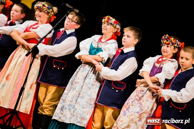 Zdjęcie w galerii na portalu naszraciborz.pl: Świąteczny koncert charytatywny Źródła w Raciborskim Centrum Kultury wiadomości z regionu