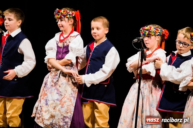 Zdjęcie w galerii na portalu naszraciborz.pl: Świąteczny koncert charytatywny Źródła w Raciborskim Centrum Kultury wiadomości z regionu