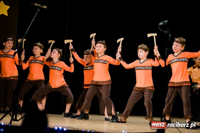 Zdjęcie w galerii na portalu naszraciborz.pl: Świąteczny koncert charytatywny Źródła w Raciborskim Centrum Kultury wiadomości z regionu