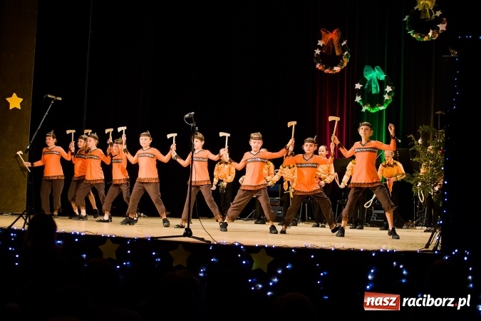 Zdjęcie w galerii na portalu naszraciborz.pl: Świąteczny koncert charytatywny Źródła w Raciborskim Centrum Kultury wiadomości z regionu