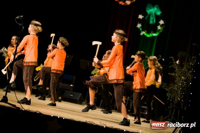 Zdjęcie w galerii na portalu naszraciborz.pl: Świąteczny koncert charytatywny Źródła w Raciborskim Centrum Kultury wiadomości z regionu