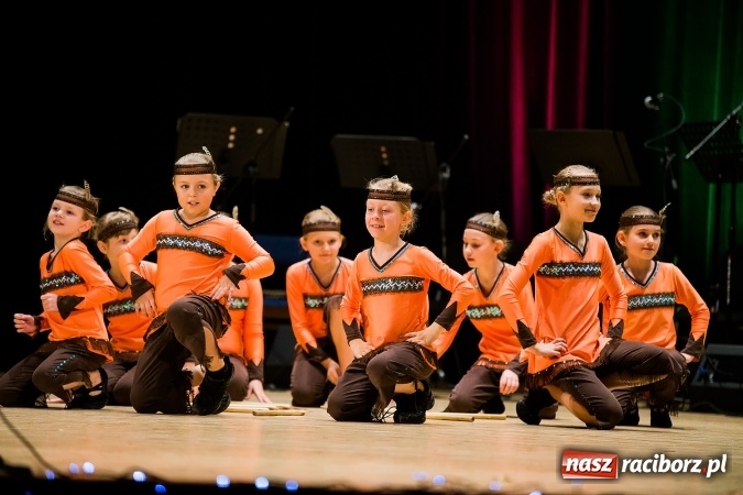 Zdjęcie w galerii na portalu naszraciborz.pl: Świąteczny koncert charytatywny Źródła w Raciborskim Centrum Kultury wiadomości z regionu