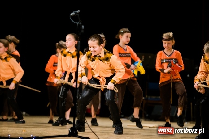 Zdjęcie w galerii na portalu naszraciborz.pl: Świąteczny koncert charytatywny Źródła w Raciborskim Centrum Kultury wiadomości z regionu