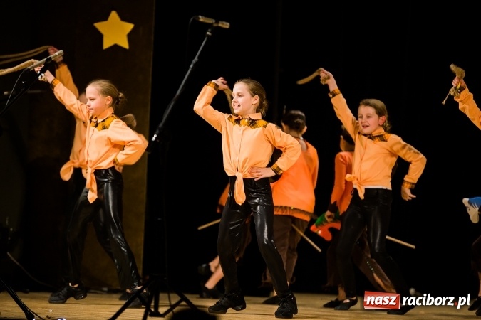 Zdjęcie w galerii na portalu naszraciborz.pl: Świąteczny koncert charytatywny Źródła w Raciborskim Centrum Kultury wiadomości z regionu