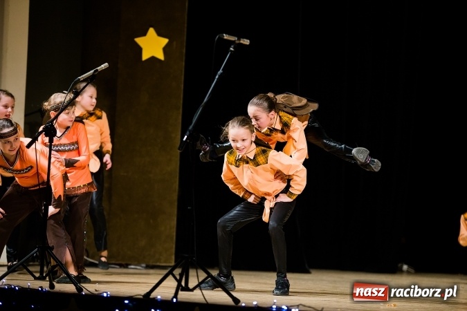 Zdjęcie w galerii na portalu naszraciborz.pl: Świąteczny koncert charytatywny Źródła w Raciborskim Centrum Kultury wiadomości z regionu